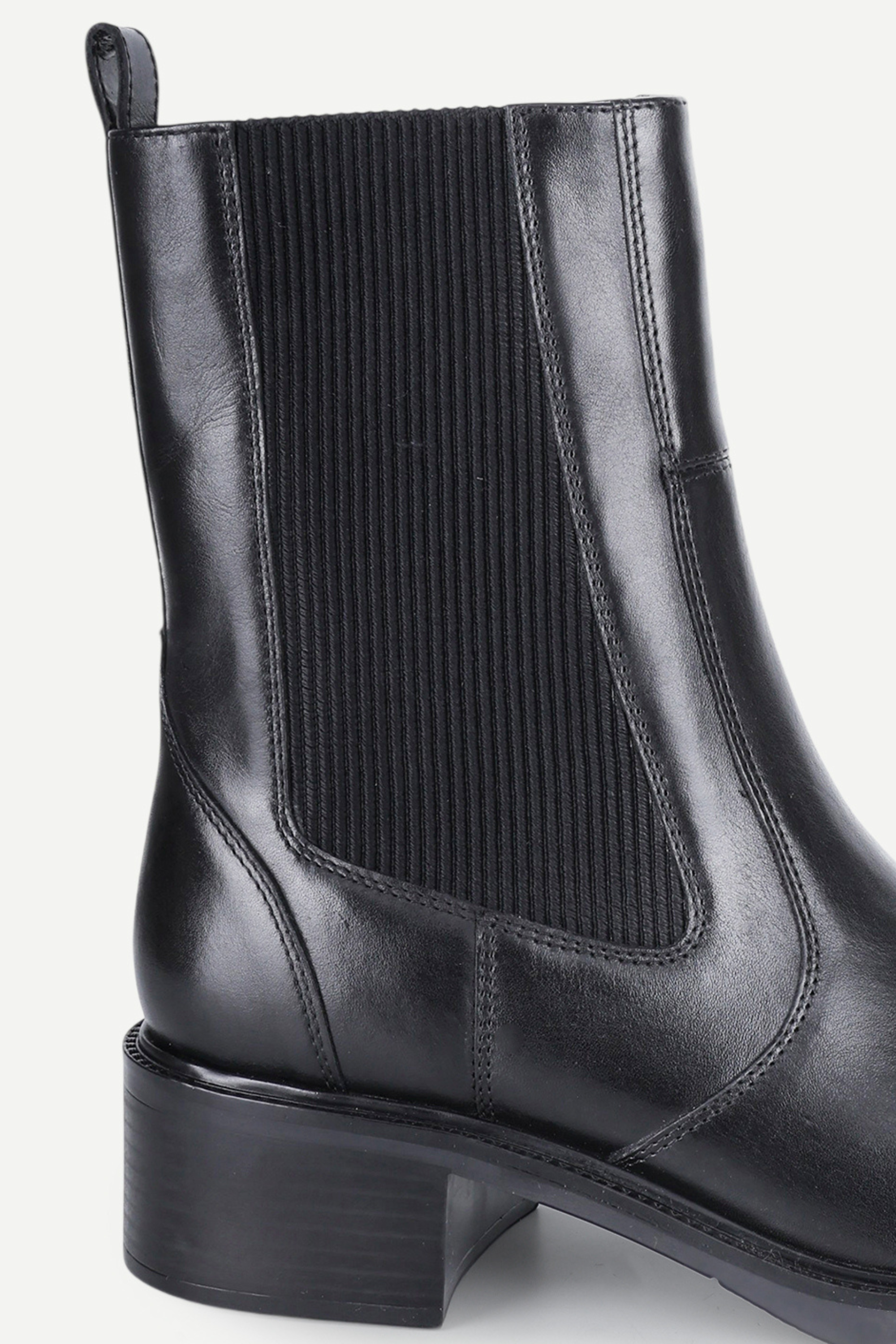 Titan-Black