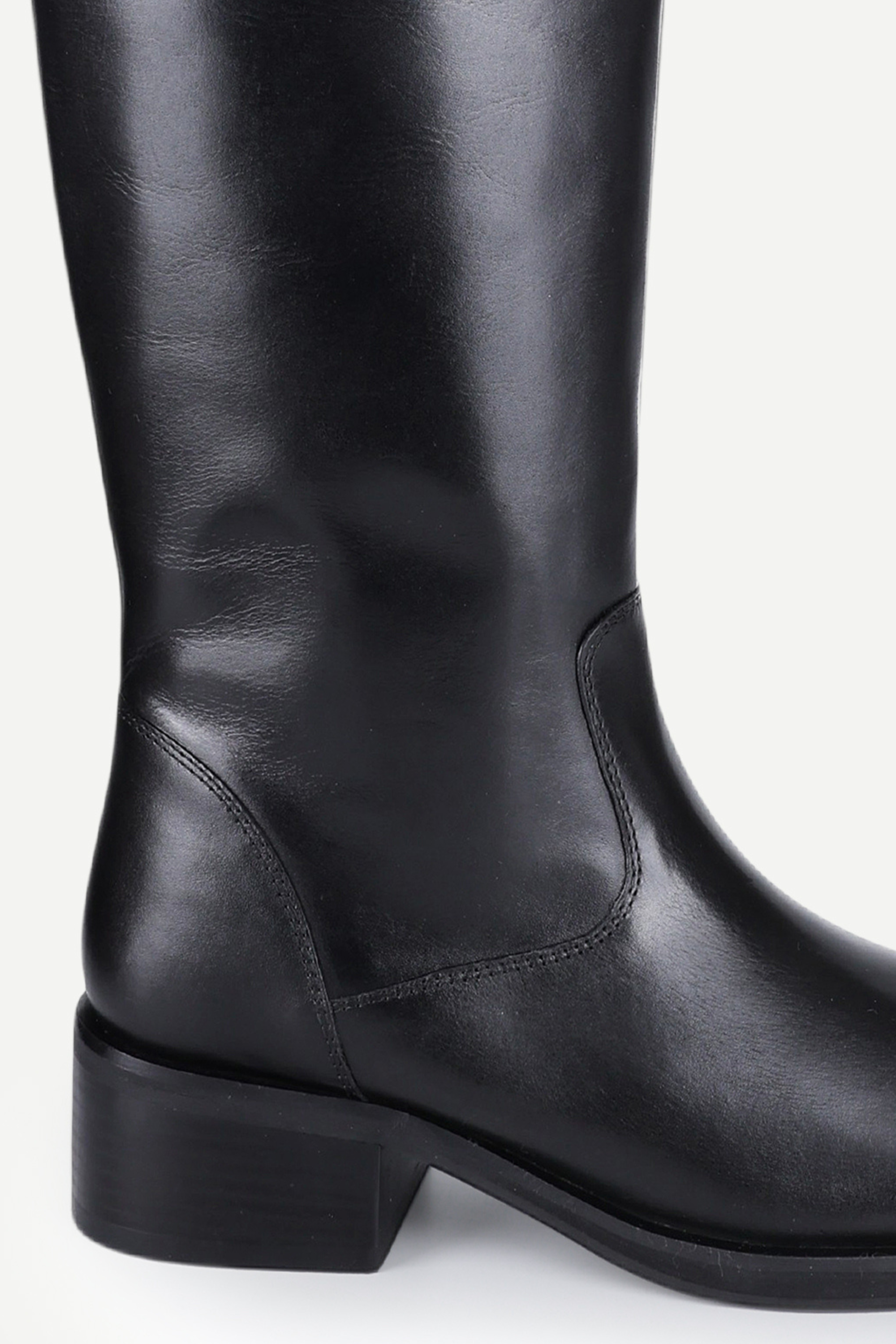 Helia-Black