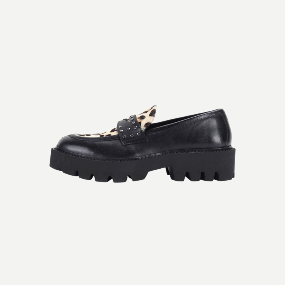 abbey-black
