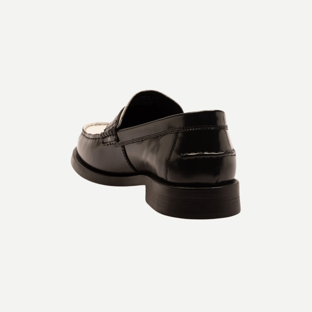 monro-black-white