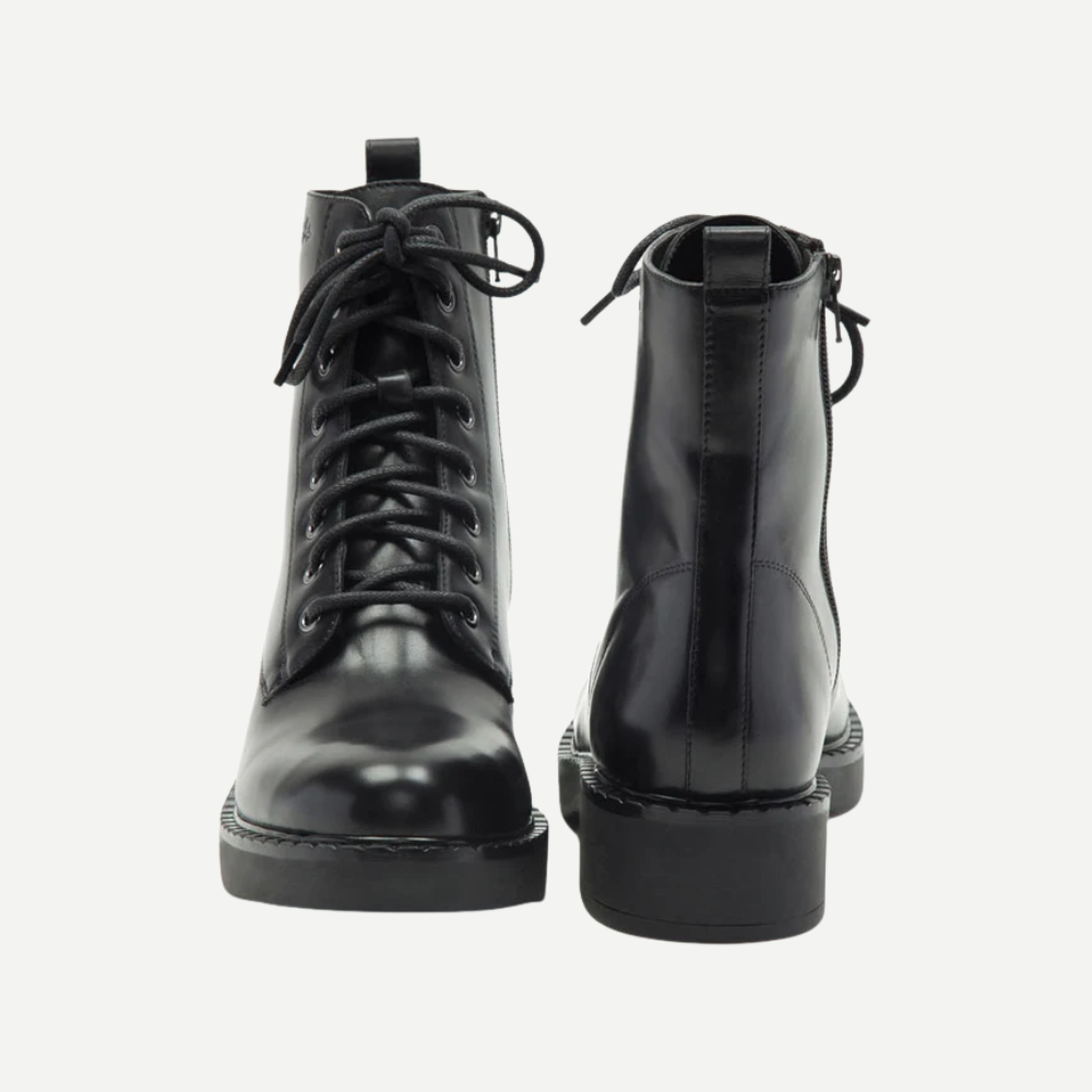 lane-black