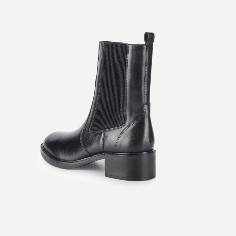 Titan-Black