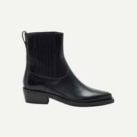 Pointed Toe Chelsea Boots