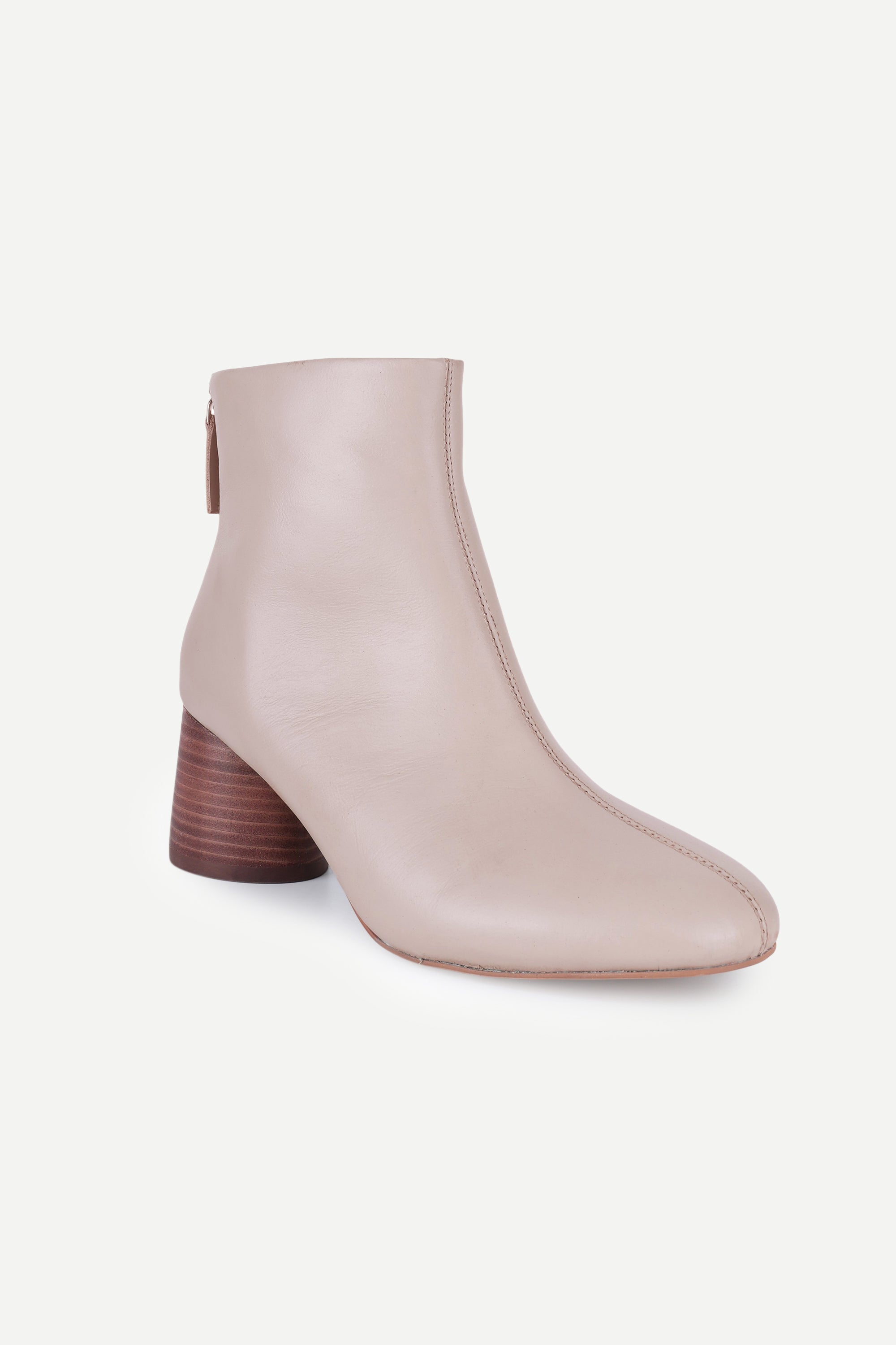 Elara-Spain-White