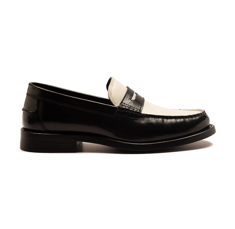 monro-black-white
