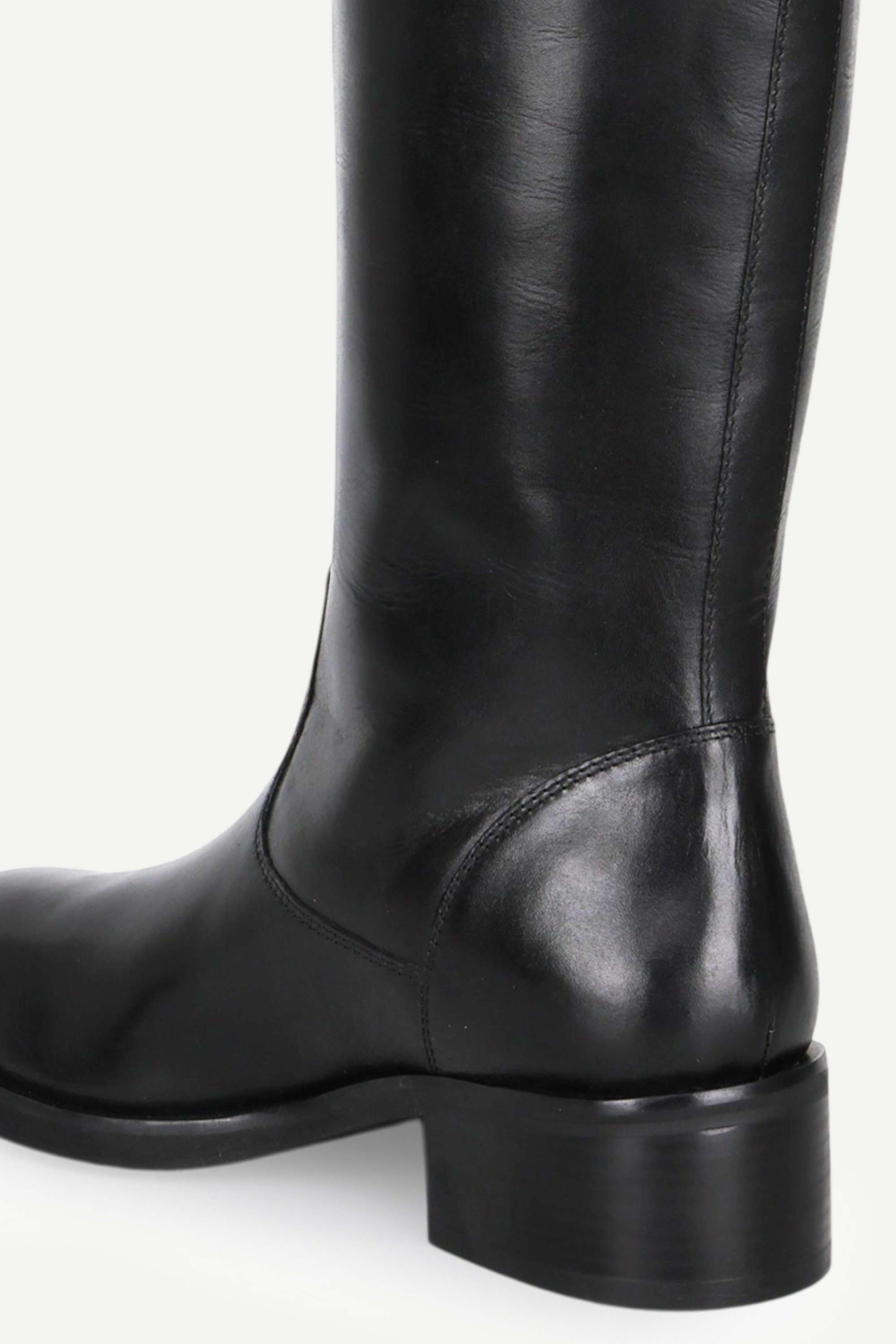 Helia-Black
