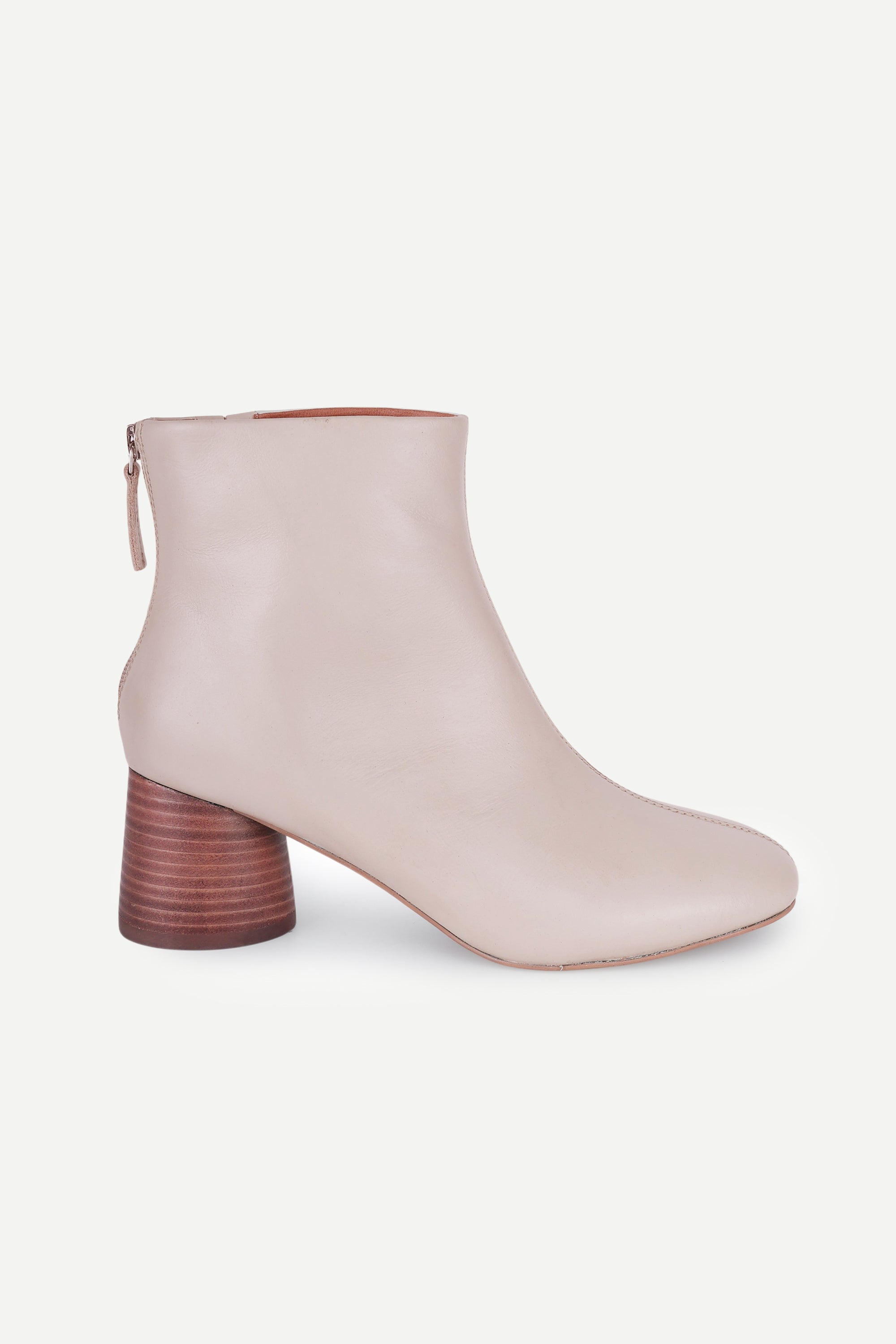 Elara-Spain-White
