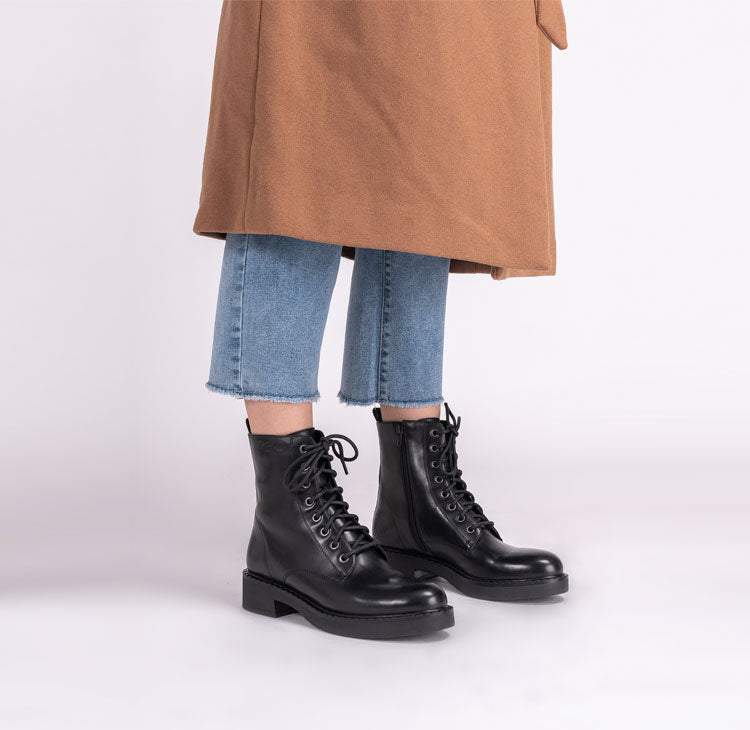lane-black